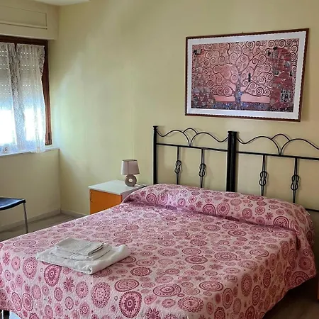 فندق مبيت وإفطار Il Petalo Di Cristallo كروتوني