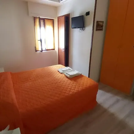 Il Petalo Di Cristallo Alojamento de Acomodação e Pequeno-almoço Crotone